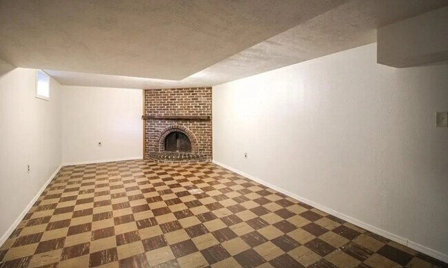 Building Photo - 3904 Bowdoin St