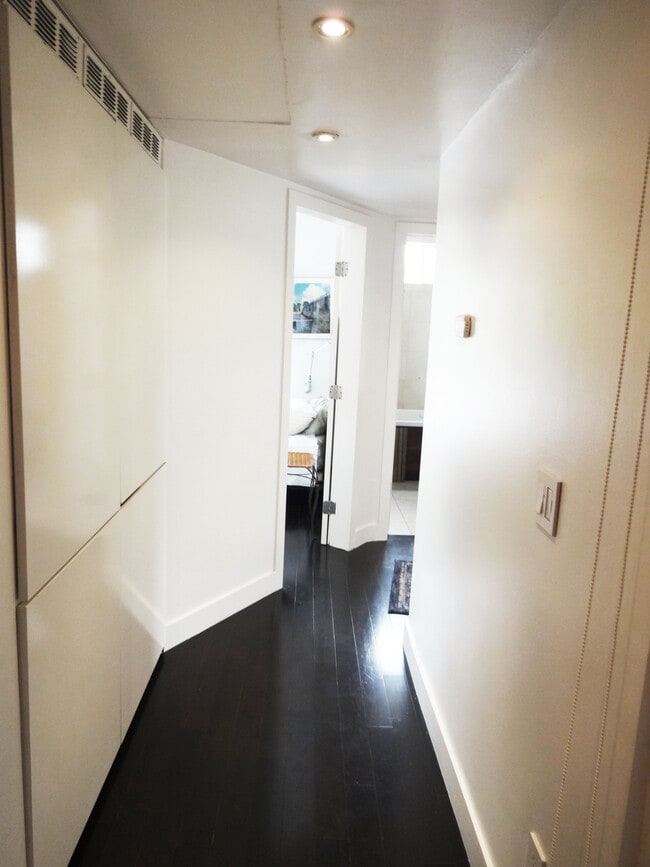 Hallway - 1010 Palm Ave