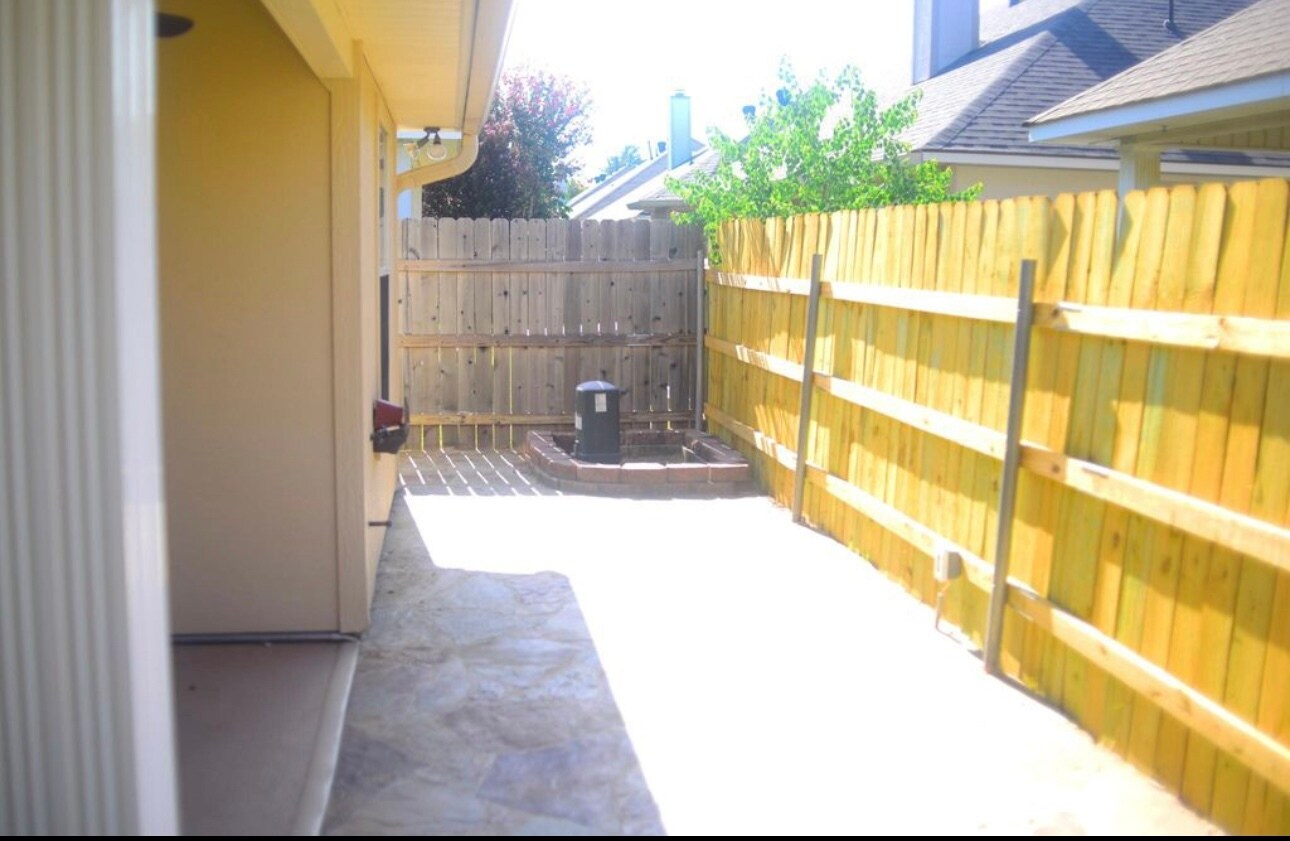 Building Photo - 122 Palisade Ln