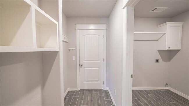 Building Photo - 1222 Bradley St