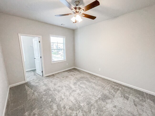 Building Photo - 4624 Silver Oak Dr SW