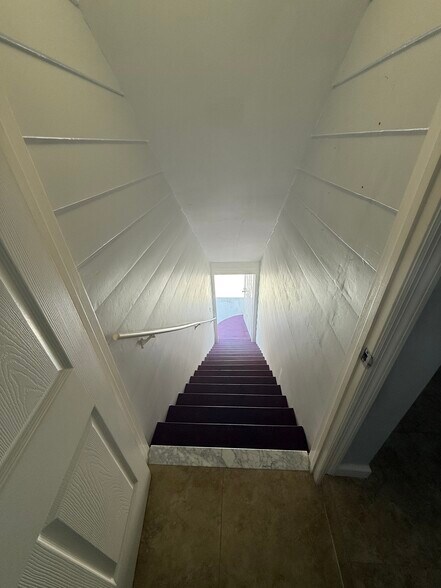 Building Photo - 1410 SW 19th Ter