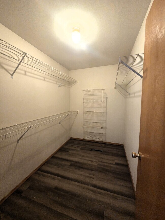 Building Photo - 714 Foxx Dr
