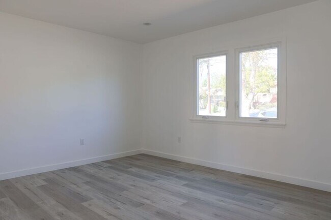 Building Photo - 276 E Los Angeles Ave