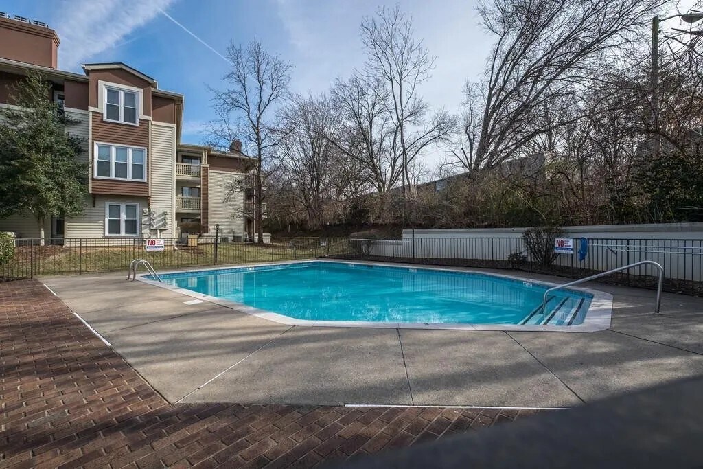 Building Photo - 262 Hillsboro Pl