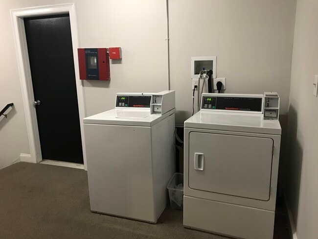 Building Photo - 66 Safford St