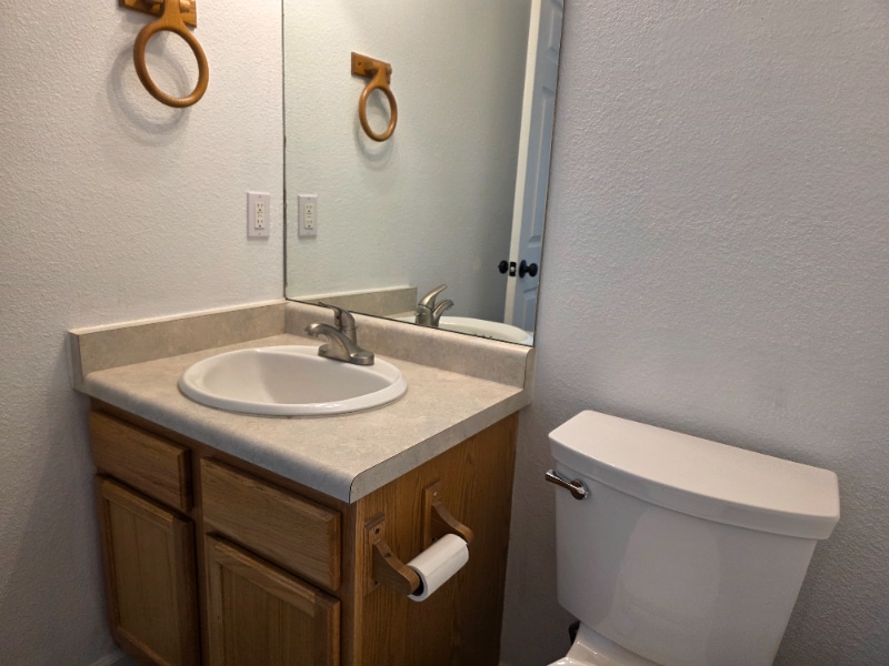 Building Photo - 2821 Village Park Dr