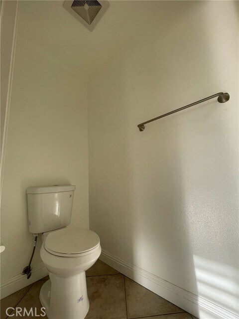 Building Photo - 1830 N Vineyard Ave