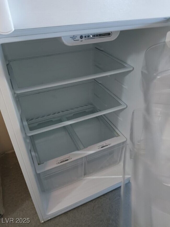 Building Photo - 1400 E Mesquite Ave