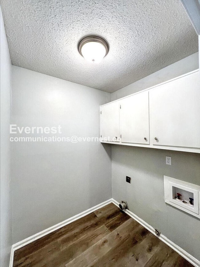Building Photo - 3-Bedroom Home with Fenced Yard & Carport / Pet-Friendly / Coming Soon!