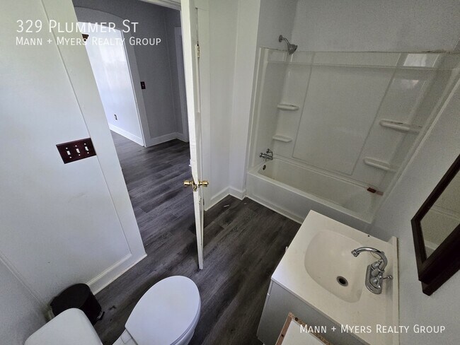 Building Photo - 329 Plummer St