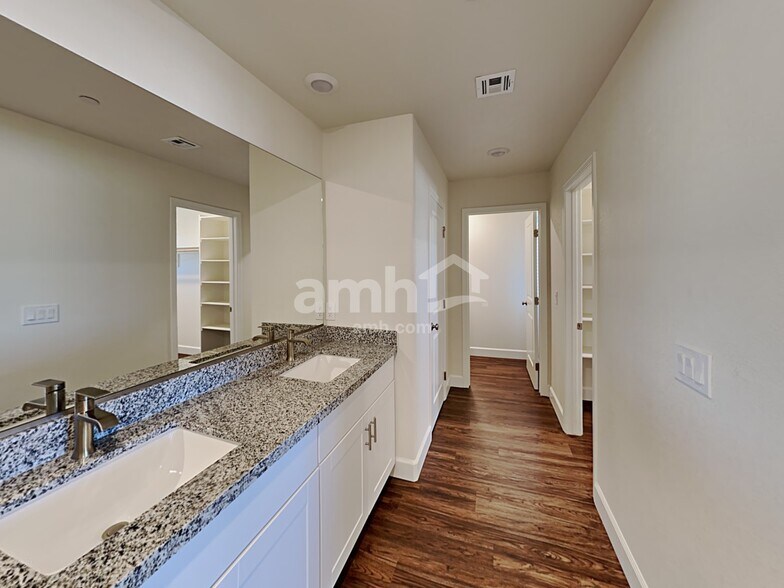 Building Photo - 9585 Harkes Dr