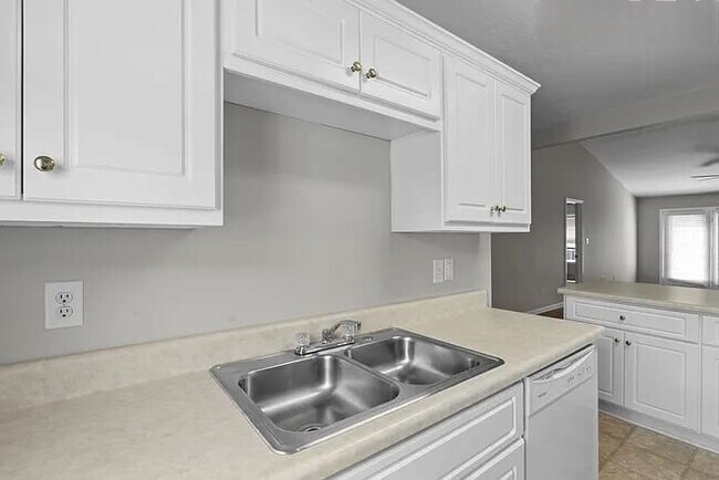 Building Photo - 423 Elders Pond Cir