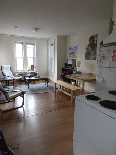 Building Photo - 76 Saint Stephen St