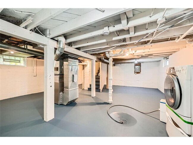 Building Photo - 1083 Western Ave N