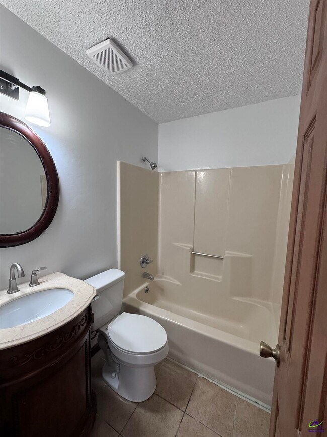 Building Photo - 111 Rainbow Ave