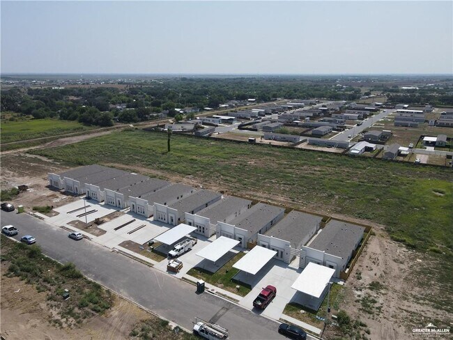 Building Photo - 12 Beverly Ave