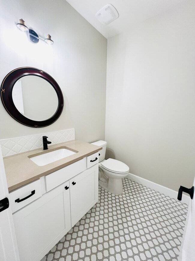 Building Photo - Luxury Rental