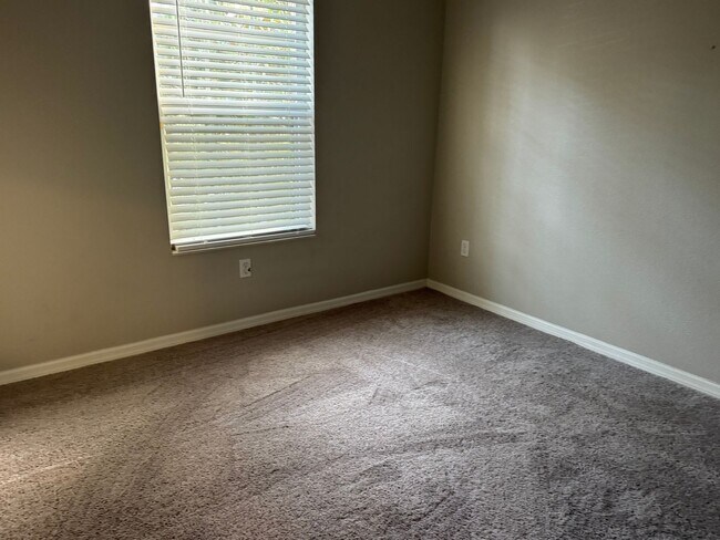 Building Photo - Fully Remodeled 3-Bed, 2.5-Bath Townhouse