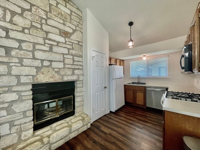 Building Photo - A Perfect Home, In A Perfect Location!