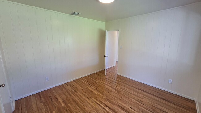 Building Photo - East Whittier 3 Bed 1.5 Bath House With Remodeled Kitchen and Bathrooms Available Now!