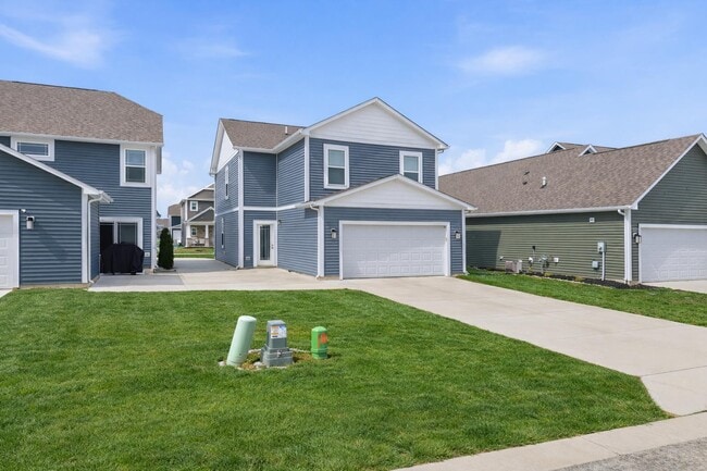 Building Photo - 2557 Plano Dr