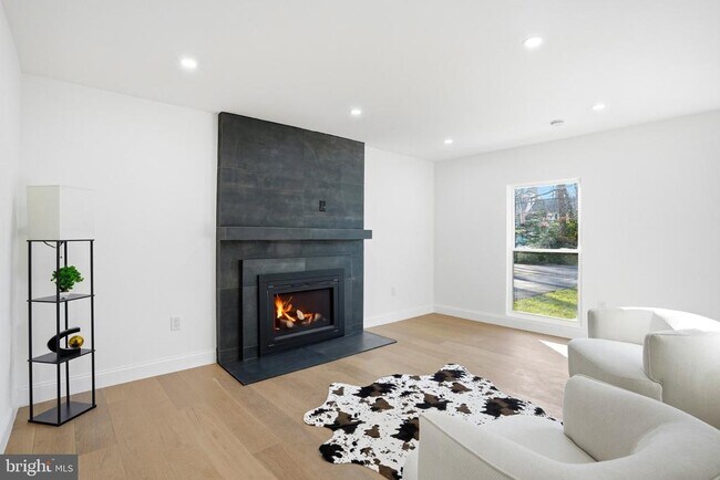Building Photo - 10704 Howerton Ave