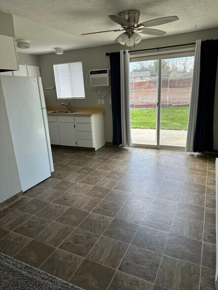 Building Photo - 226 W 21st Ave