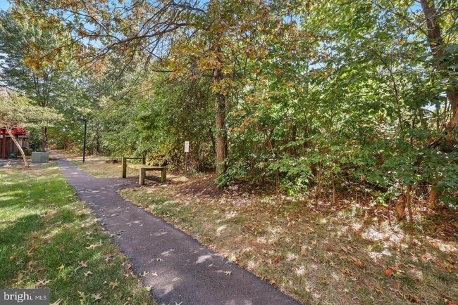 Building Photo - 23110 Blackthorn Square