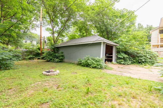 Building Photo - 2004 Walker Ave