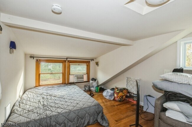 Building Photo - 48 Bellows Ln