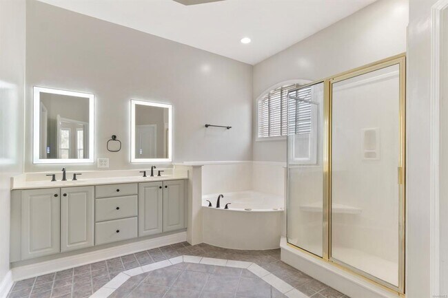 Building Photo - 8643 Carillion Pl