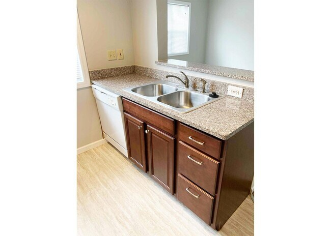 Interior Photo - 3227 Bishop St