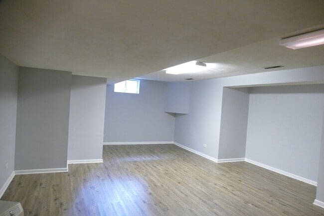 Building Photo - 5507 S Washington St