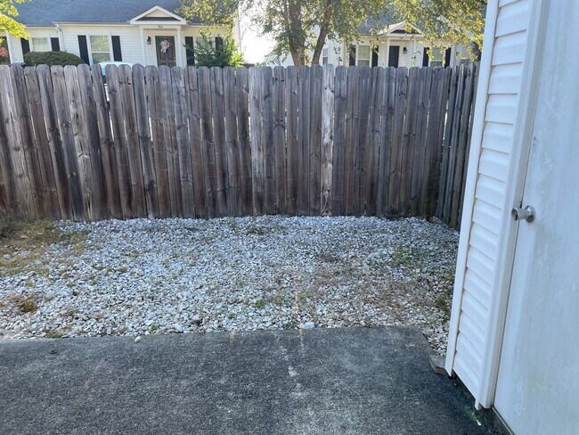 Building Photo - LOCATION - Close to everything Augusta. Updated townhome in West Wheeler Townhomes move in ready