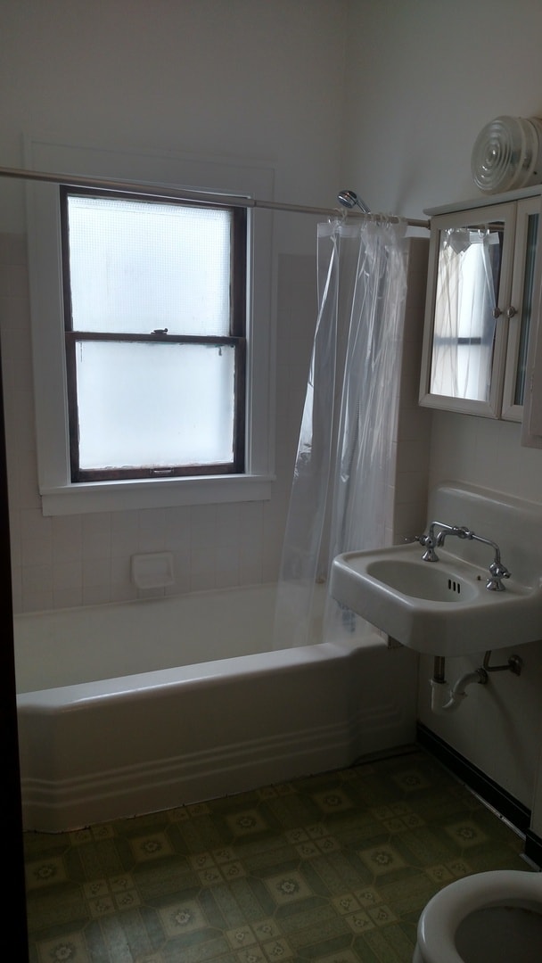 Building Photo - 4 Bedroom close to downtown, bike and walk...