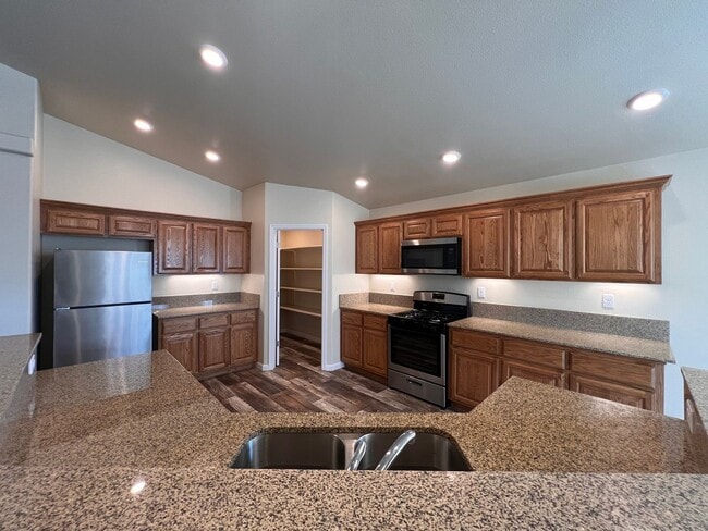 Building Photo - ~~Newer 3 BEDROOM Fernley Home~~