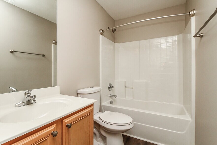 Building Photo - 404 Glenmore Ct