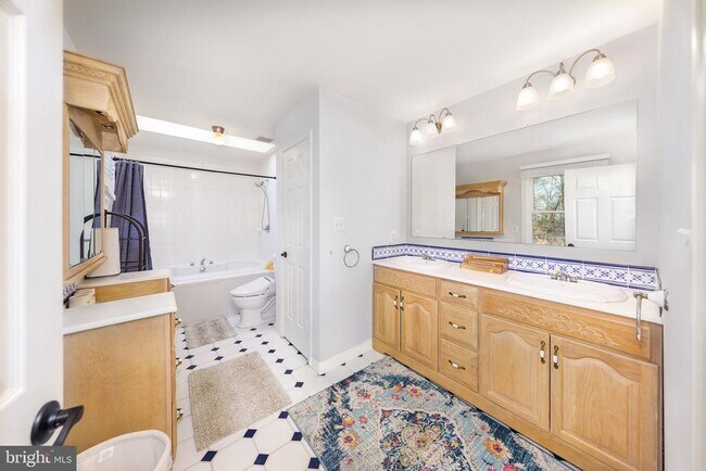 Building Photo - 980 Old Holly Dr