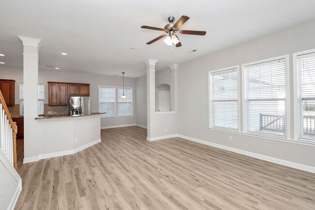 Building Photo - Gorgeous 3BD/2.5BA Craftsman Style Home in the Westmoreland Community!