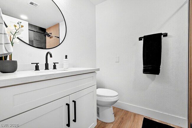 Building Photo - 5576 W Rochelle Ave.