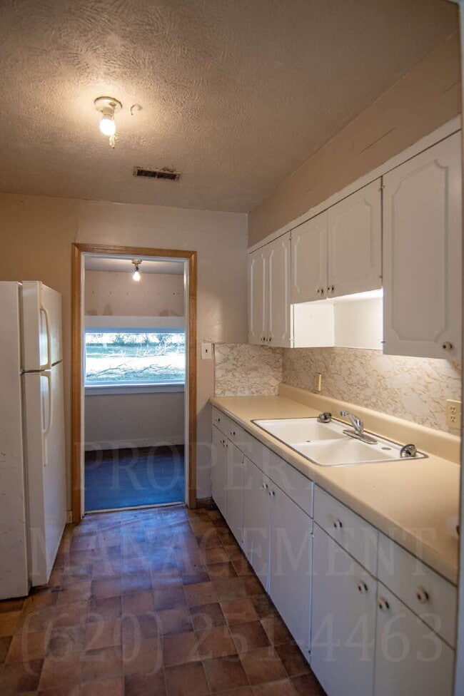 Building Photo - 2-Bed 1- Bath