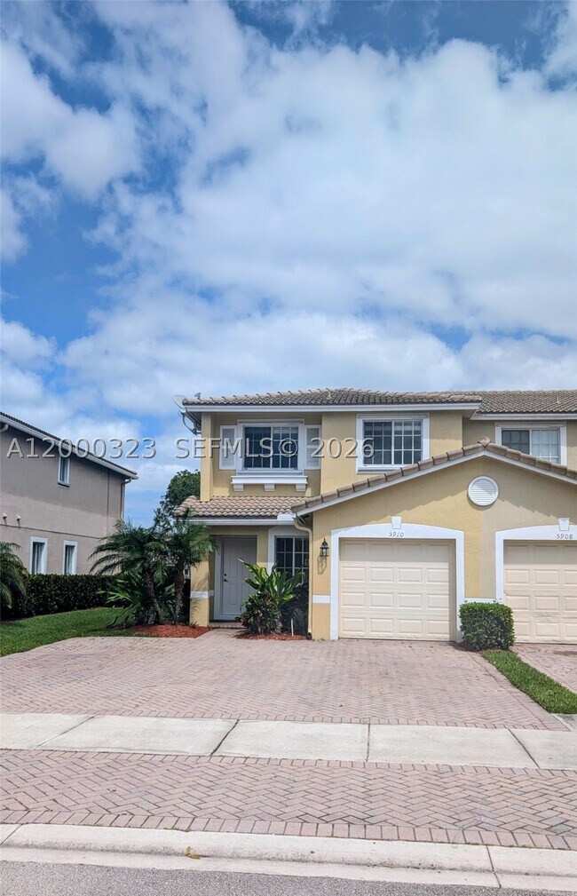 Building Photo - 5910 Royal -