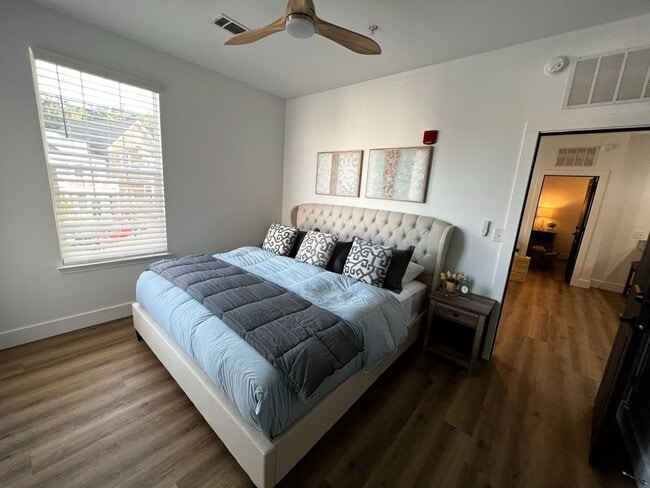 Building Photo - 206 Towncenter Drive Unit 22