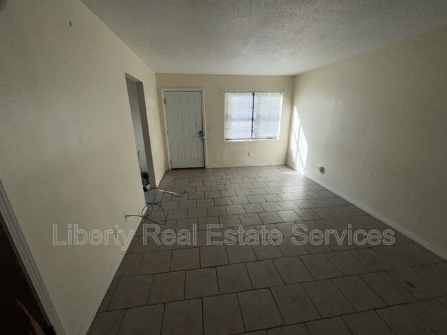 Building Photo - 814 Lesa St