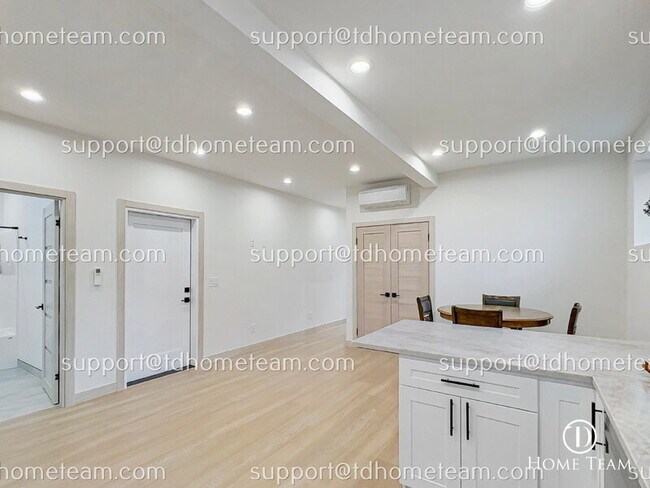 Building Photo - 2511 Locust Ave W