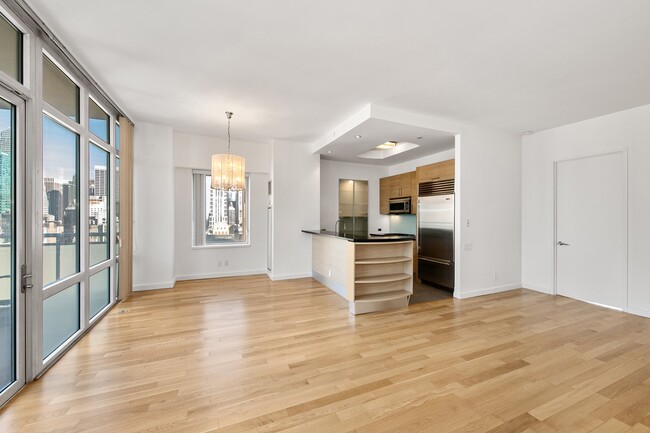 Building Photo - 325 5th Ave