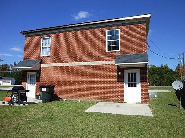 Building Photo - 642-640 Clover Ave