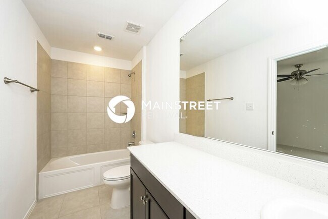 Building Photo - 3 Bedroom Pet-Friendly Home in Fort Worth, TX with Main Street Renewal