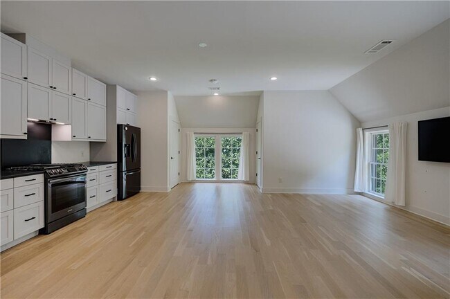 Building Photo - 3570 Knollwood Dr NW